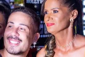 Devastado, Carlinhos Maia lamenta a morte de prima nas redes sociais