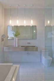 Schone Badgestaltung Luxus Interieur Mit Vier Lampen Und Weissen Fliesen 77 Badezimmer Ideen Badezimmer Design Badezimmer Licht Badezimmer Innenausstattung