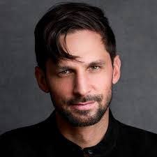 Deb Yuhas's Instagram, Twitter & Facebook