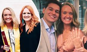 Ree drummond's family is so happy! Pioneer Woman Host Ree Drummond S Eldest Daughter Alex Throws Mask Free Engagement Party In Dallas Daily Mail Online