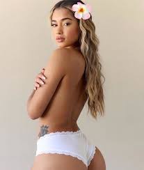 Lala Baptiste (@lalatheislandgal)