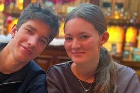 Sarah Dow's Instagram, Twitter & Facebook