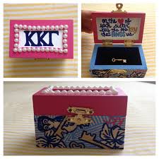 The Pin Box I Made For Myself Lilly Inspired Not A Fan Of Lilly But I Admire The Execution Sorority Crafts Delta Zeta Crafts Big Little Gifts