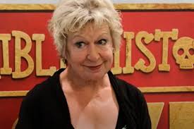 Joanna Bacon, atriz de 'Simplesmente Amor', morre aos 72 anos