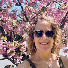 What are some must-visit places and activities at Deep Creek Lake?