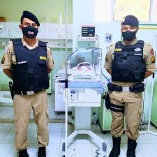 Afinal, é sempre bom renovar vestidos, casacos, blusas, jeans. Em Mg Policiais Militares Salvam Crianca Recem Nascida Abandonada Em Matagal Revista Marie Claire Noticias