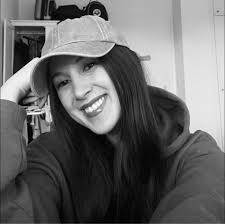 Hi everyone! My name is Matilde and I'm 23. I'm a master student at  Hochschule Luzern and I'm from Italy. I'm currently living in Kriens, but I  would like to find a