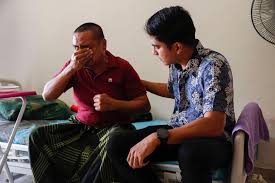 Kami sempat singgah di kampung sungai gersik, muar untuk menghantar bantuan kepada pak bunari. Menziarahi Warga Emas Di Syed Saddiq Syed Abdul Rahman Facebook