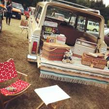 車の荷台を利用してテーブルやカウンター替わりに使う グランドワゴニア ワゴニア 荷台