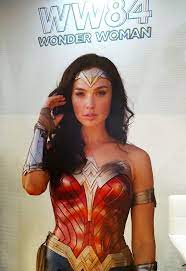 Film Tv New Promo Image For Wonder Woman 1984 From Expo Licensing Brazil Gal Gadot Wonder Woman Wonder Woman Movie Gal Gadot