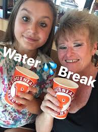 I like how I'm the only one in focus in this pic 💁 ...cousins skipped  school/work so we could all go to the Alamo together. #comeandtakeit