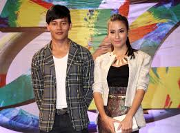 Lagak menghisap rokok sahaja membuktikan dia seorang yang optimis. Nazim Othman Mengaku Serius Bercinta Dengan Bella Dally