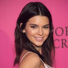 The female fatale looks mesmerising with her hair left open long and shiny at the american music awards. How To Get Kendall Jenner Beachy Victoria S Secret Waves Shape