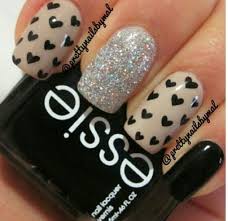 It is difficult to imagine a more gentle and romantic when the tip of the nail to remain traditionally beige. 55 Black And Beige Nail Art Design Idea