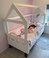 meisjes bed huisje bed van hout huis interieur design huis interieur kinderkamer