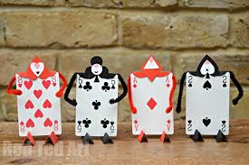 So this heart card bow was just what was. Alice In Wonderland Crafts Card Soldiers Red Ted Art Make Crafting With Kids Easy Fun