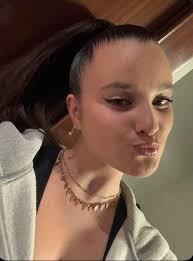 Linda Viani's Instagram, Twitter & Facebook