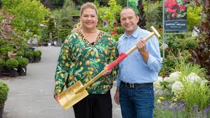Ich habe mich auf eine stelle als aushilfe bei ihnen beworben. Ran An Den Rasen Das Gartenduell Rtl Rtl De