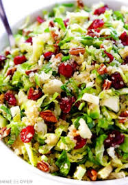 Recette Salade De Choux De Bruxelles Et Aux Canneberges Chopped Salad Recipes Quinoa Salad Recipes Cranberry Quinoa Salad