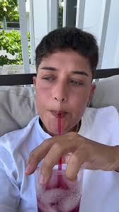 solonightout #wlw #lookingforafemme #thatlooksstraight #happypride