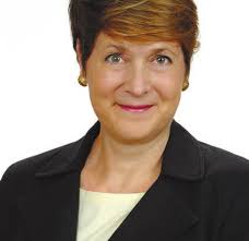 W O M E N O F I N F L U E N C E :