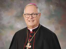 Es la vestidura que se pone el obispo sobre las demás prendas. Un Mensaje De Pascua Del Obispo Tobin Rhode Island Catholic
