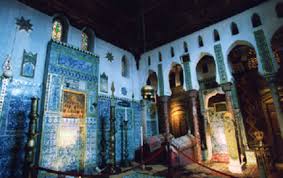 La Maison De Pierre Loti Est Un Musee Municipal Qui Est En Fait La Maison D Enfance De L Ecrivain Julien Viaud Pl En 2020 Maison En Pierre Pierre Loti Plafond En Stuc