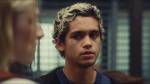 I feel like Jules has liked Elliot since she first saw him and was  projecting