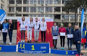 Ansamblul sculptural este, incontestabil, una dintre cele sapte minuni ale româniei, poate chiar cea mai mare. Campionatului NaÈional De Alergare Pe Èosea 10 Kilometri Timisoara 4 Aprilie Alina DumitriÅ£a Eremia Pe Prima TreaptÄ A Podiumului La Intrecerea Pe Echipe Csm Targu Jiu