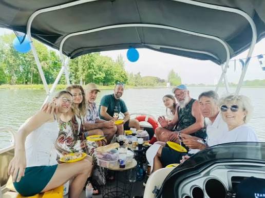 Activités nautiques et guinguette au bord du lac d'Allier à Vichy