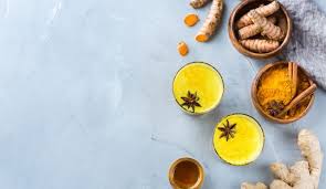 Warum Wir Jetzt Am Liebsten Kurkuma Latte Trinken Essen Und Trinken Lebensmittel Essen Goldene Milch Rezept