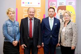 Manfred haimbuchner (fpö) hat an den verein seiner frau gespendet. Diozese Linz