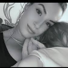 Hollie Elizabeth Blakemore (@hollieeblakemore)