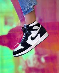 Air Jordan 1 Retro High Twist Black And White La Air Jordan 1 Retro High Og Panda Twist Est Disponible Sur Wethenew Com Louisebmz Wethenew Nike Air Shoes Hype Shoes Shoes Trainers