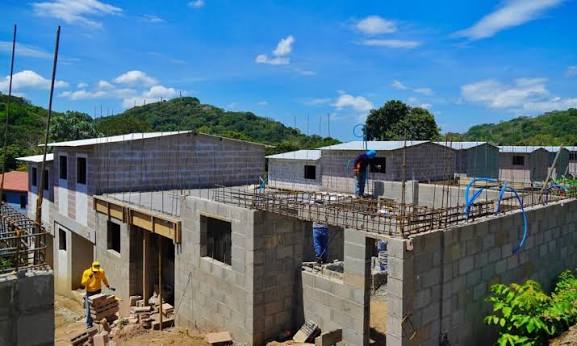 Casas en construcción en Nuevo Cuscatlan