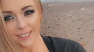 Mum left crying with laughter as daughter proudly shows off 'cakes' she's  made