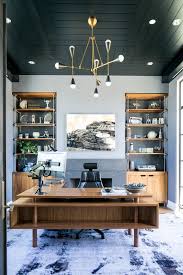 A Newport Beach Home That Merges Modern And Traditional Home Office Design Office Interior Design Modern Home Office