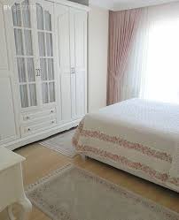 2017 modern yatak odası perde ve tülleri. Yatak Ortuleri Yatak Odalarina Siklastiran Yatak Ortusu Modelleri Ev Gezmesi Yatak Odasi Ic Mekan Yatak Odalari Yatak Odasi Mobilya Takimlari