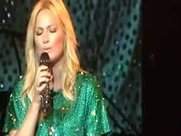 Since her debut in 2005, she has won numerous awards, including 17 echo awards, four die krone der volksmusik awards and three bambi awards. Helene Fischer The Rose Youtube