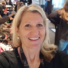 Victory Monday coffee run for Dan Campbell (and his glasses)! ☕️ 🤓