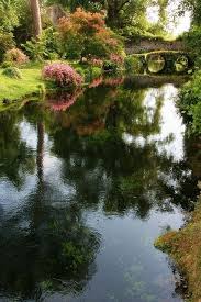 Pin Auf Italien Ninfa Tempel Der Natur