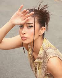 sporting a nostalgic Y2K bun 😉