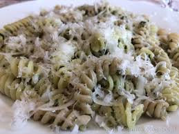 Fusilli al pesto di basilico. L Isola Di Giada Fusilli Al Pesto Di Basilico E Mandorle Con Caciocavallo Podolico
