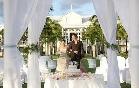Nos partenaires sélectionnés pour leur sérieux, vous proposent des biens d'exception à louer ou à acheter. Have The Wedding Of Your Dreams At Sugar Beach A Sun Resort Mauritius