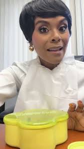 Hey family I wanted to share what I'm eating for my raw lunch today!  Anybody else doing a reset? This is your reminder to pack your lunch and  snacks and stay focused💪🏾.