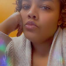 Does anyone know someone who can use cupcakes to make a Minnie Mouse cake?