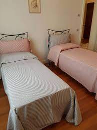 Copriletti Singoli Foderati Coordinati Con Cuscini Da Testata Idee Per Decorare La Casa Tessuti Per Tende Copriletto