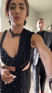 Mom & Dad 🖤 #momsover30 #southasiantiktok #dancingqueen #browntok  #toddlermom #viral #momsoftiktok #lengha #momanddad #guju #brownmom