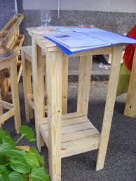 Festival Rocambol Est A Dinsheim Sur Bruche Mange Debout Bois Table Haute Bois Mobilier De Salon