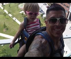 Sara Karlson's Instagram, Twitter & Facebook